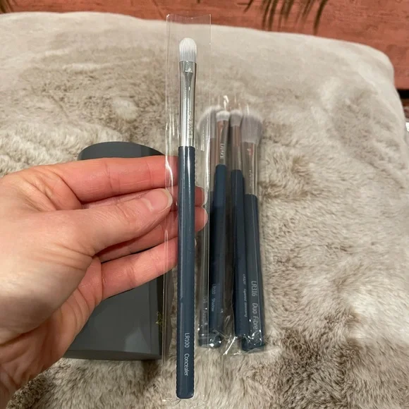 LARUCE CHRISTINE Makeup Brushes set with holder - Picture 8 of 8